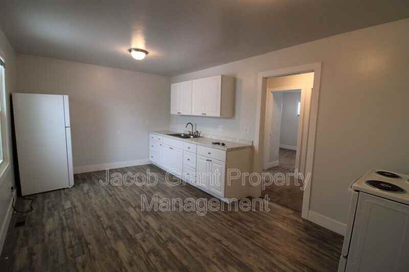 1310 Lake Ave - Photo 3 of 13