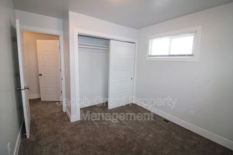 1310 Lake Ave - Photo 7 of 13