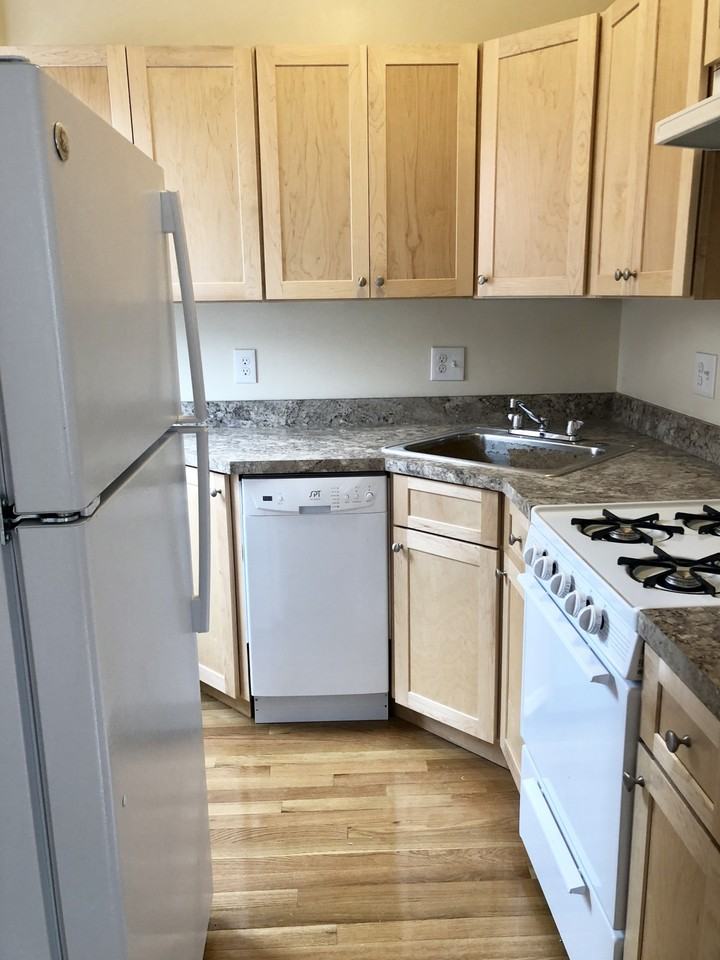 845 Beacon St #3 - Photo 3 of 5