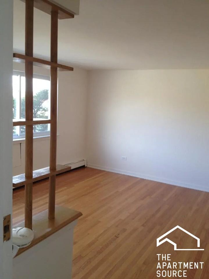 4827 W 31st St #2E - Photo 3 of 9