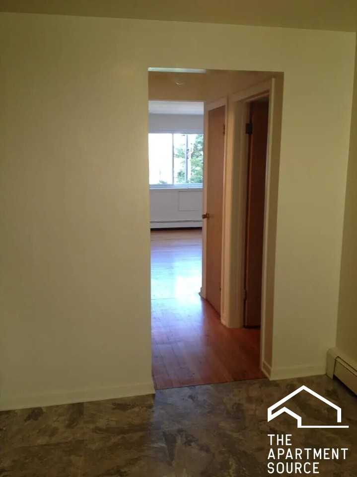 4827 W 31st St #2E - Photo 4 of 9