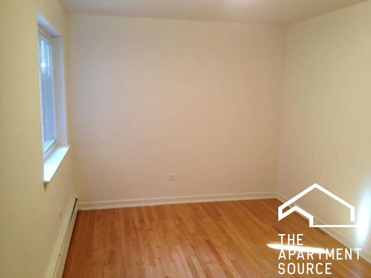 4827 W 31st St #2E - Photo 5 of 9