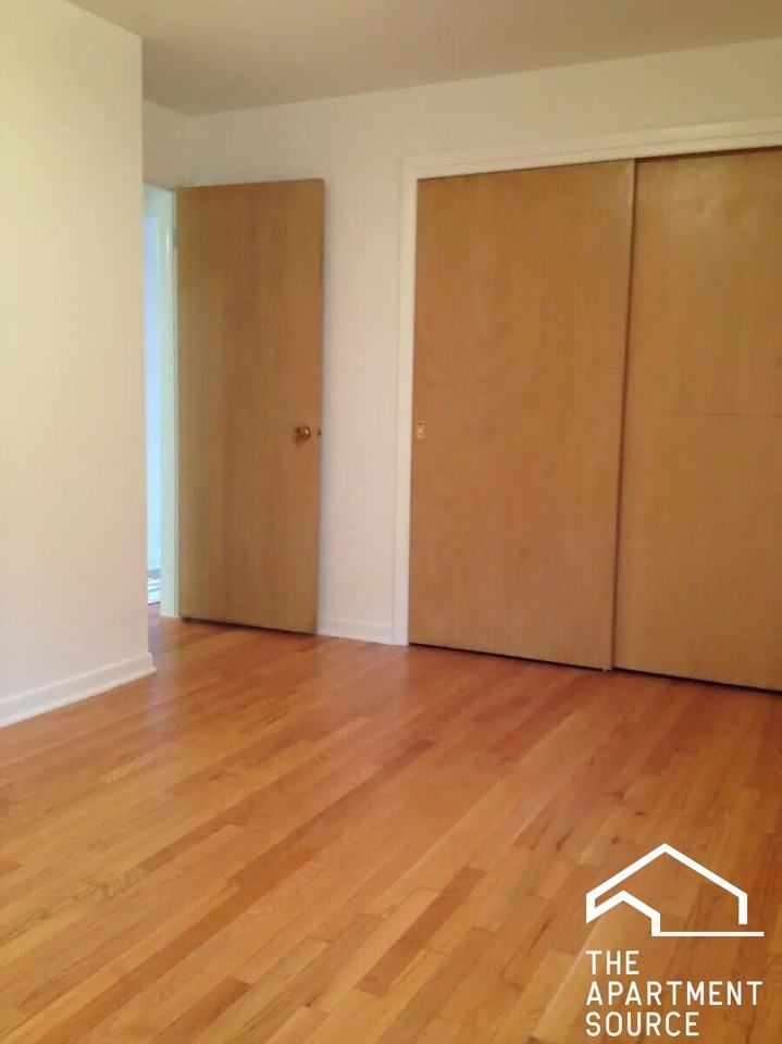 4827 W 31st St #2E - Photo 6 of 9