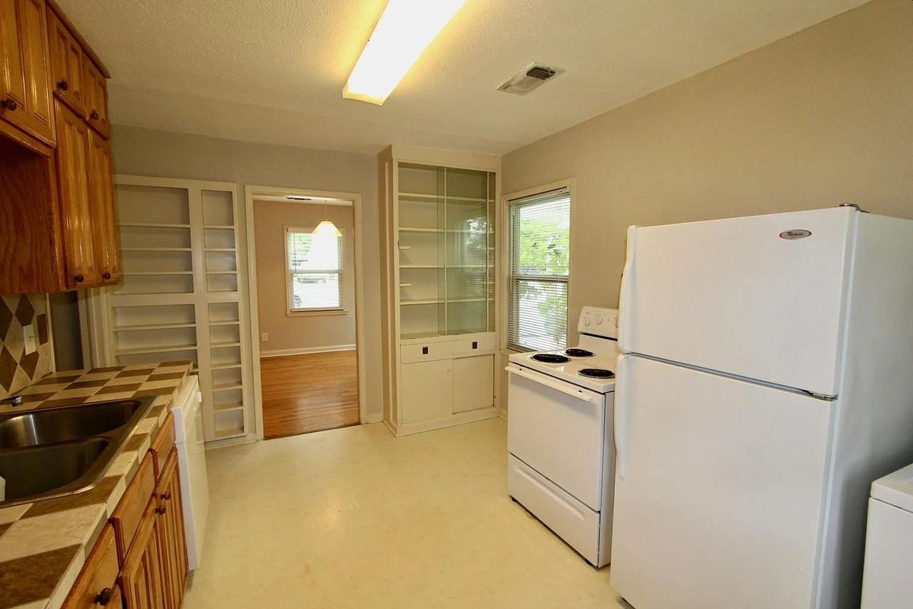 3217 Sandage Ave - Photo 2 of 11