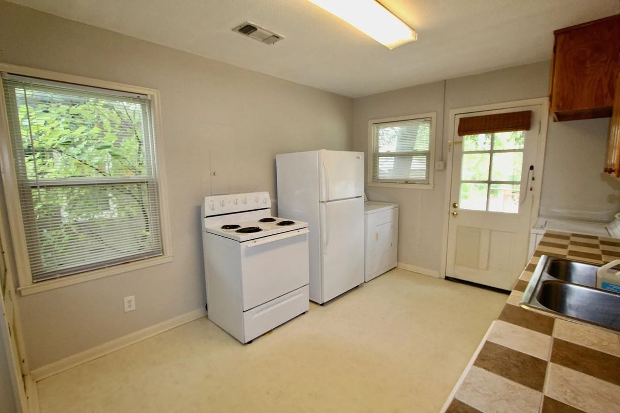 3217 Sandage Ave - Photo 3 of 11