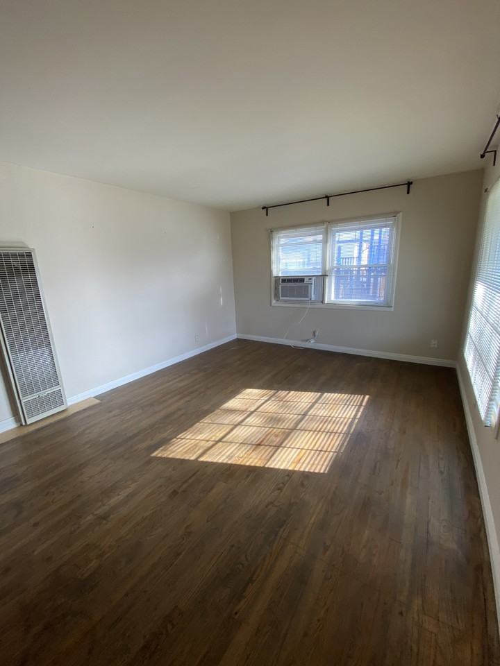 5825 N St - Photo 3 of 12