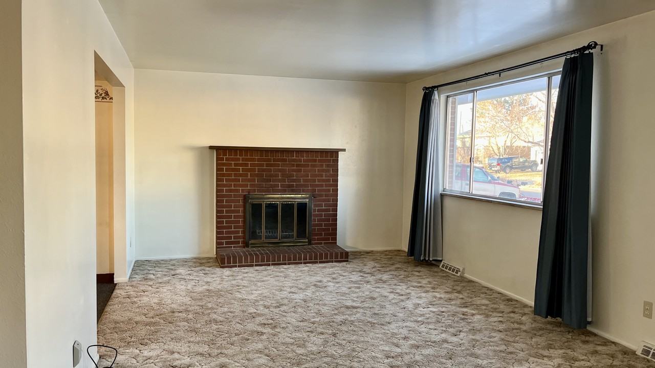 7464 W Louisiana Ave - Photo 3 of 25