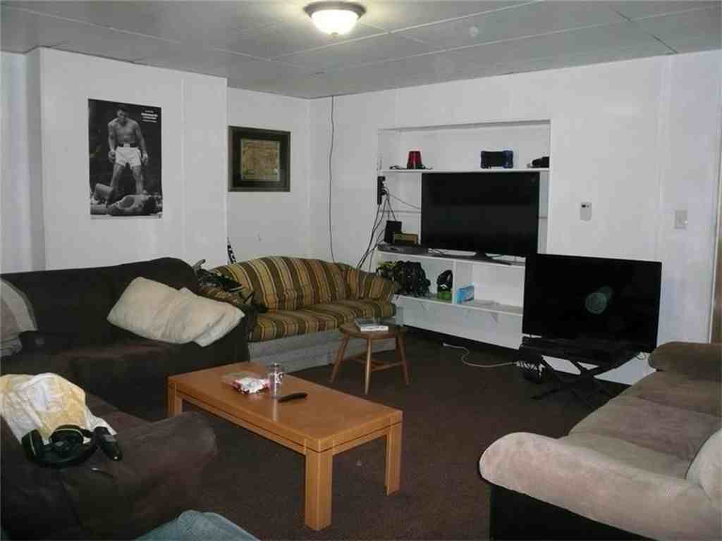 154 Robinson St - Photo 3 of 7