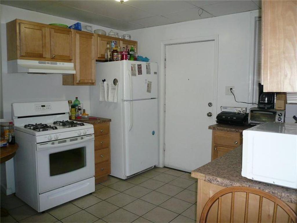 154 Robinson St - Photo 4 of 7