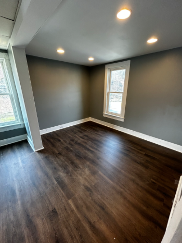 554 Main St - Photo 3 of 8