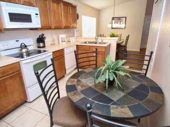 1904 Royal Ridge Dr - Photo 3 of 12