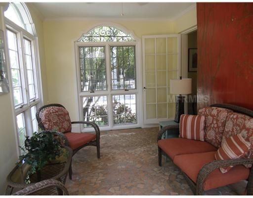 76 S Washington Dr - Photo 2 of 10