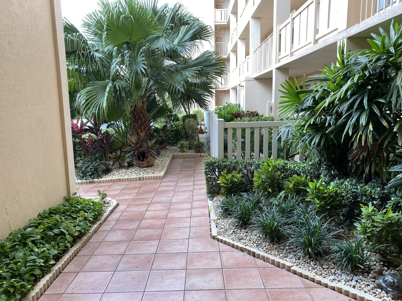 7076 Huntington Ln - Photo 3 of 38