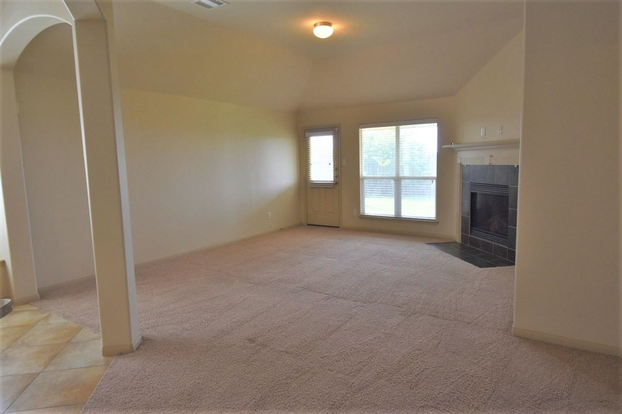 37 Rodeo Dr - Photo 2 of 12