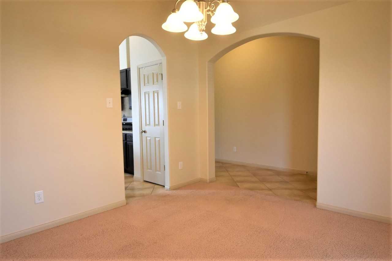 37 Rodeo Dr - Photo 3 of 12