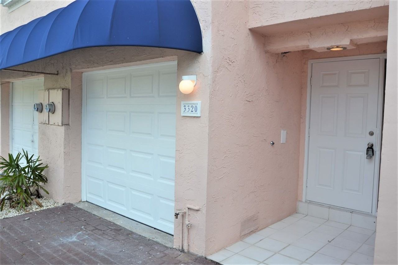 3320 Se 2nd St - Photo 3 of 20