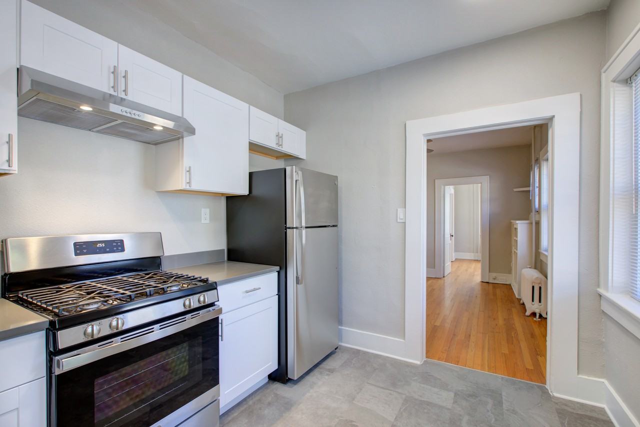 1027 Washington Street - Photo 3 of 11