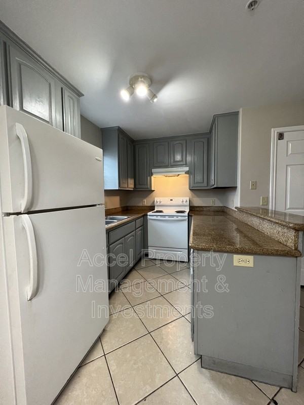407 S 48th Ln #1 - Photo 4 of 17