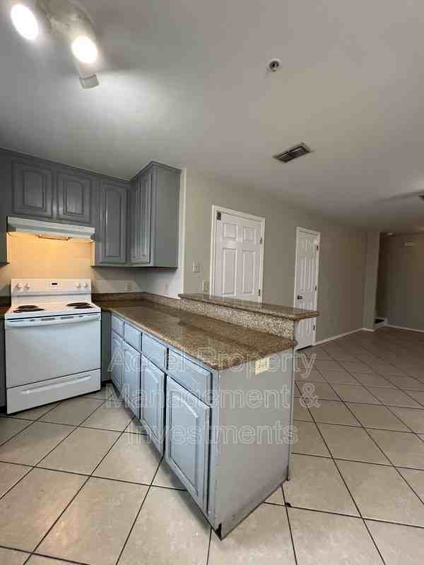 407 S 48th Ln #1 - Photo 5 of 17