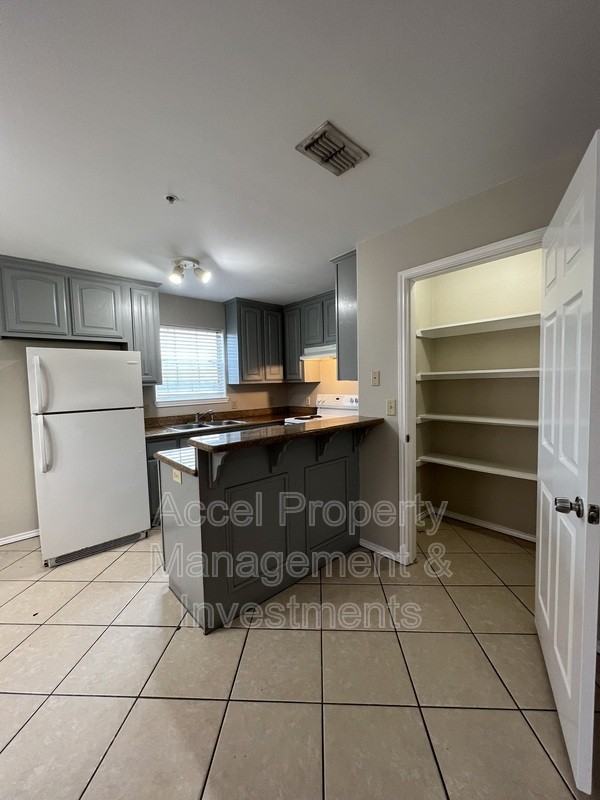 407 S 48th Ln #1 - Photo 6 of 17