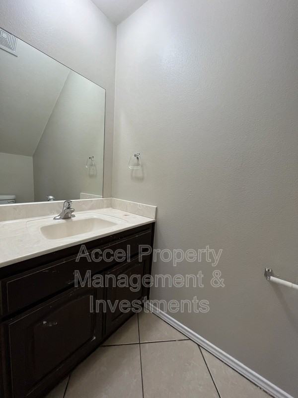 407 S 48th Ln #1 - Photo 7 of 17