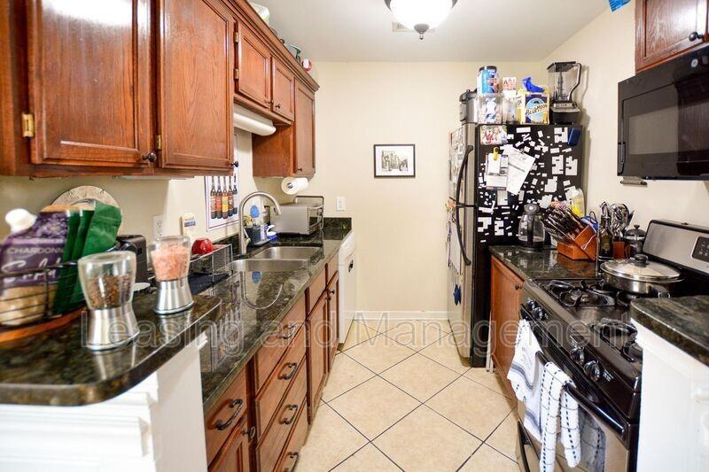 180 Line St #B - Photo 7 of 12