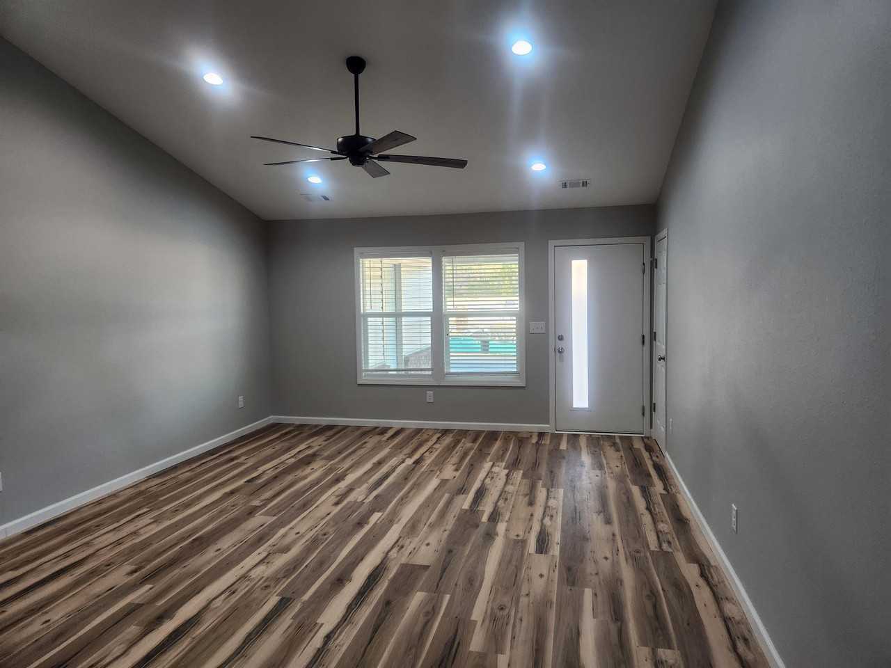 279B Clubhouse Cir - Photo 3 of 6