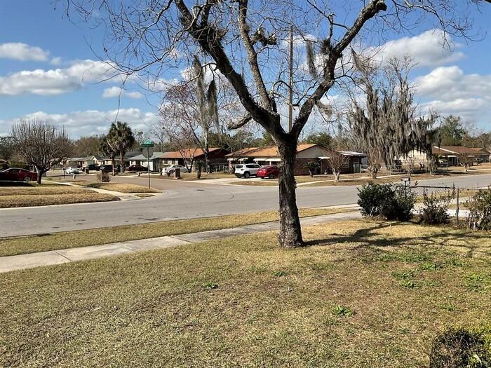 9525 Spottswood Rd - Photo 3 of 24