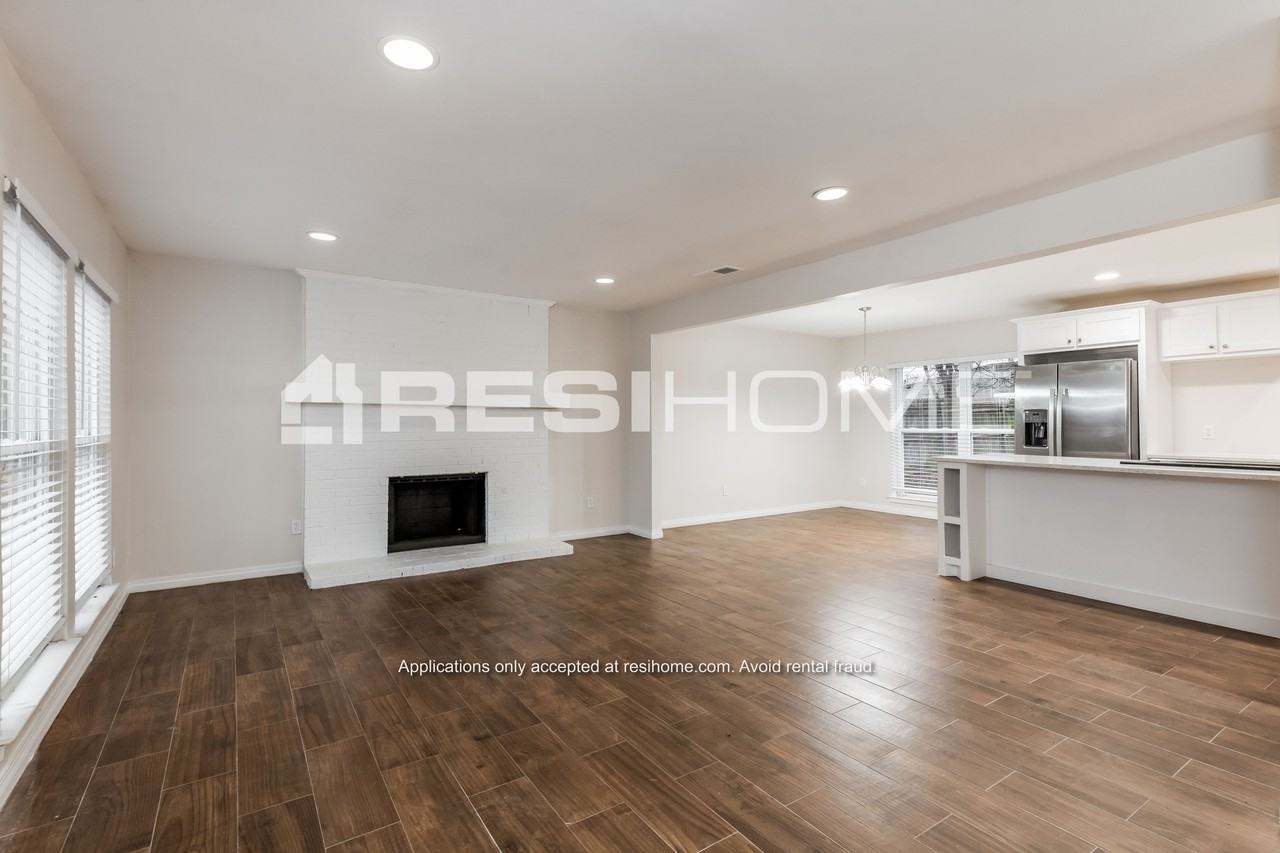 2225 Saharah Dr - Photo 3 of 19