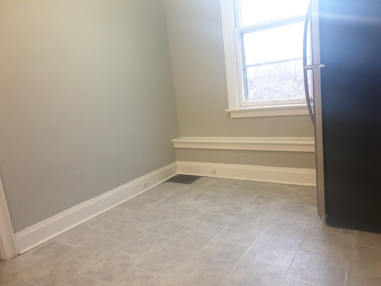 190 Waterloo - Photo 2 of 7