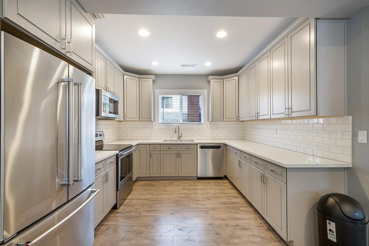 Exquisite Alberta home near top NE shopping & dining - Photo 4 of 27