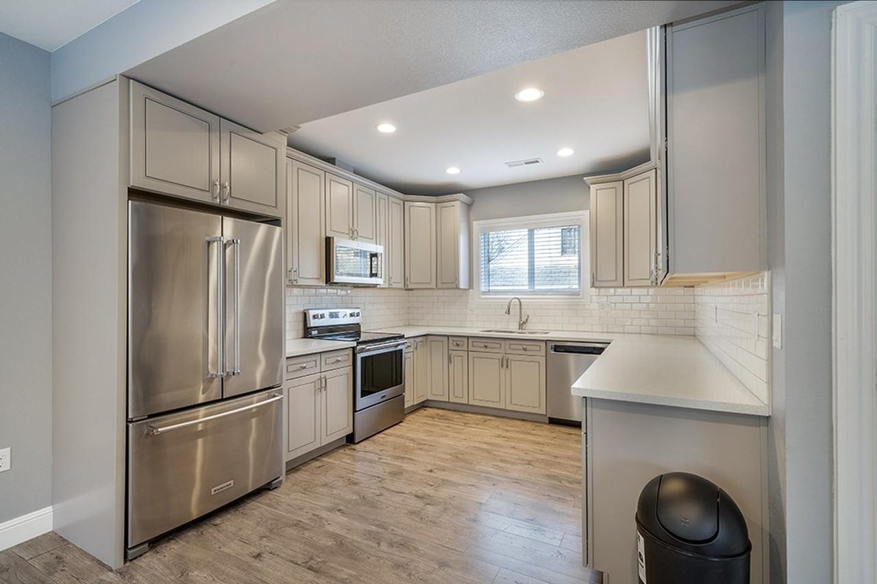 Exquisite Alberta home near top NE shopping & dining - Photo 6 of 27