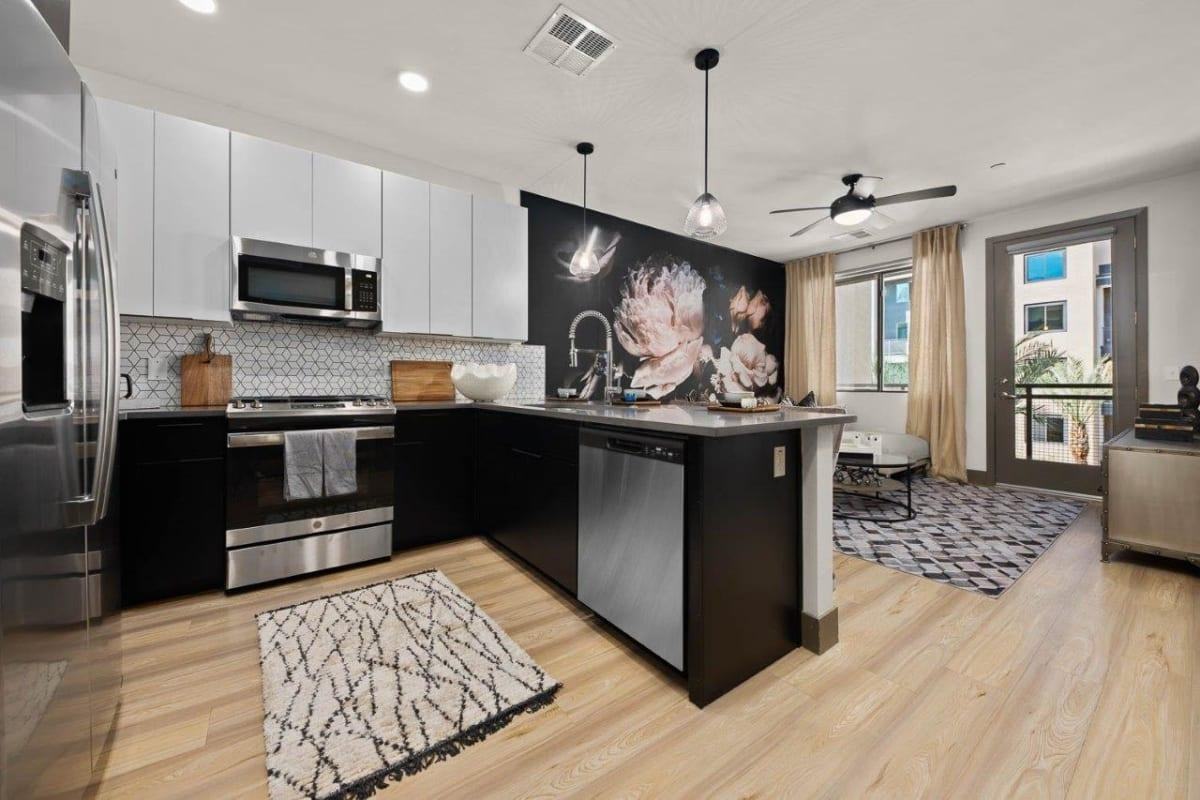 3883 N Central Ave - Photo 2 of 26