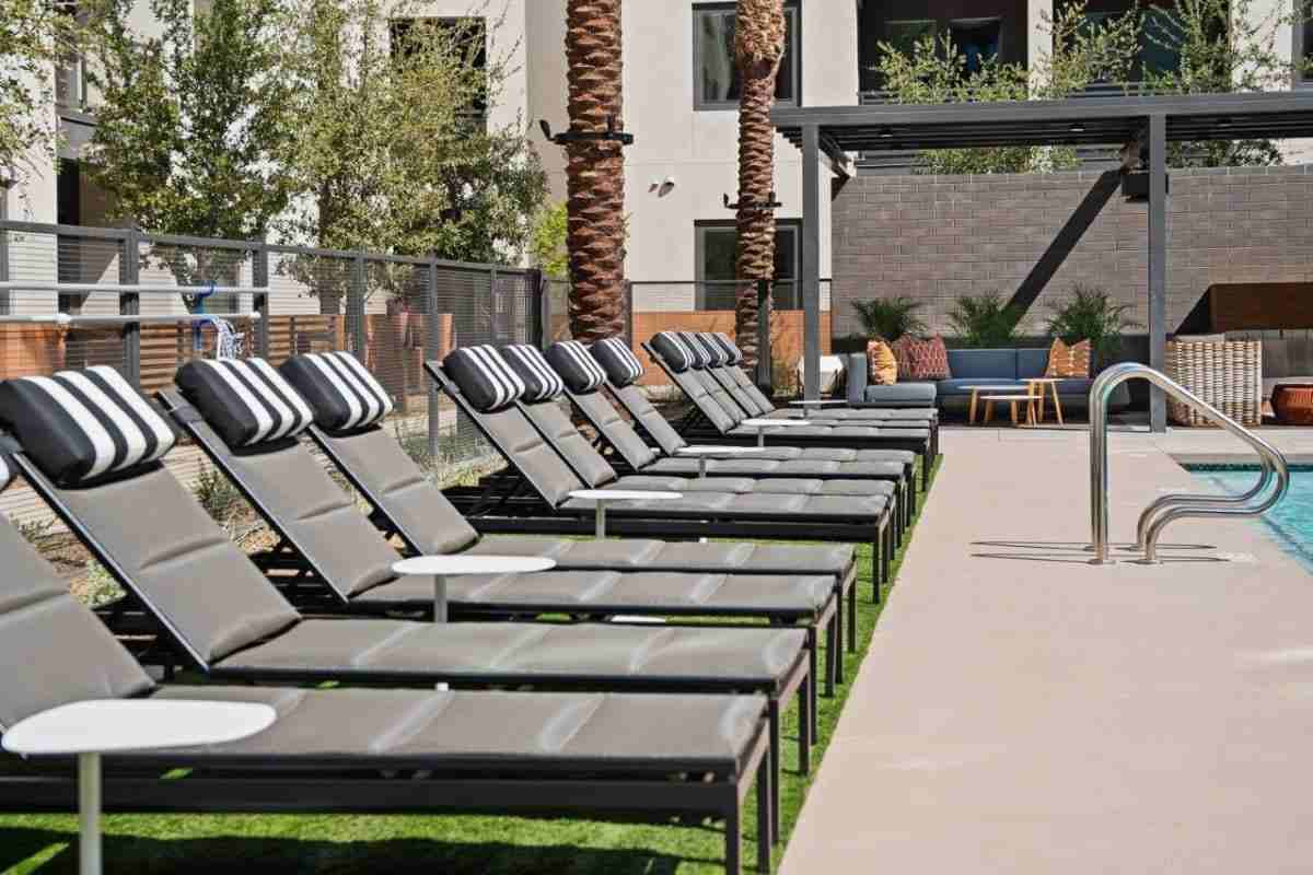 3883 N Central Ave - Photo 3 of 26