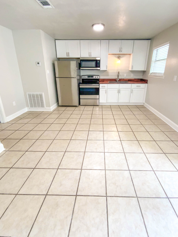 411 Braxton Ave #8 - Photo 2 of 12