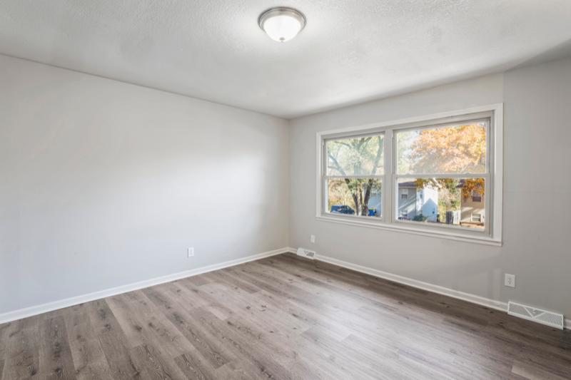 727 Acorn St - Photo 2 of 31