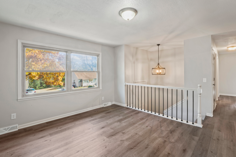 727 Acorn St - Photo 3 of 31