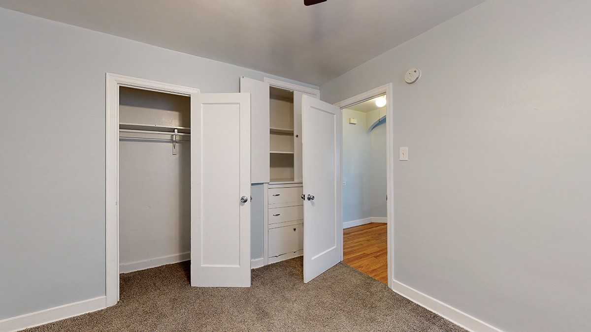 285 S Lincoln - Photo 2 of 17