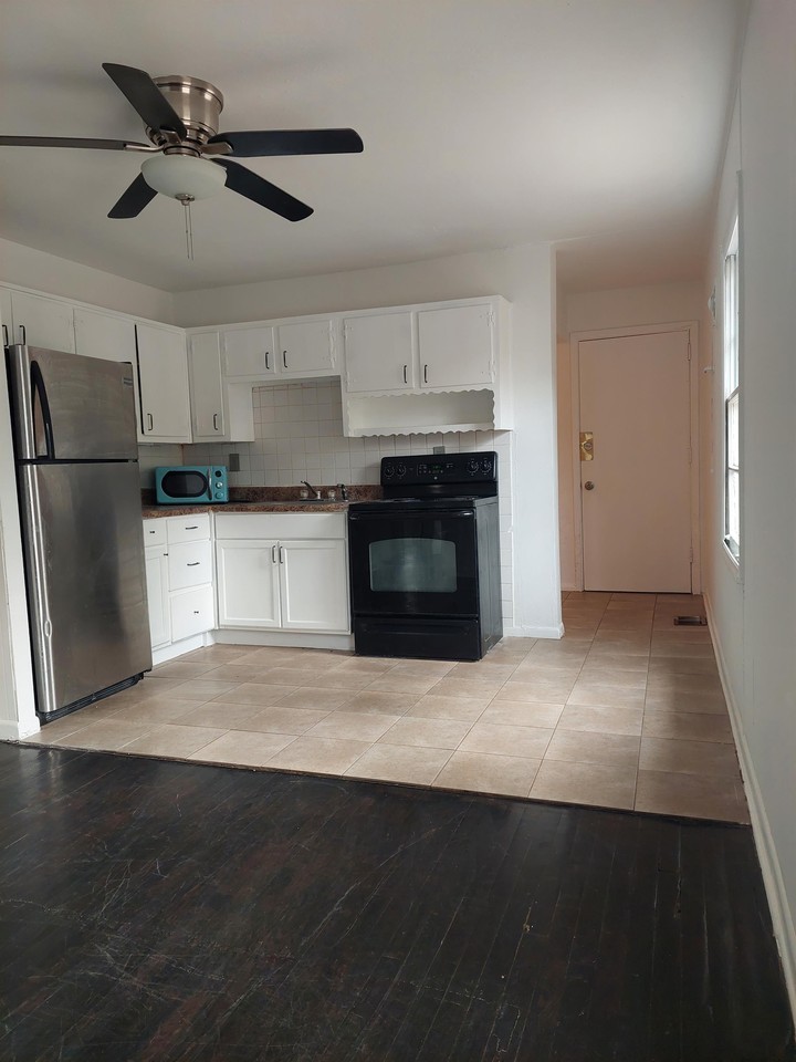 243 Toni Pl Se #1 - Photo 2 of 12