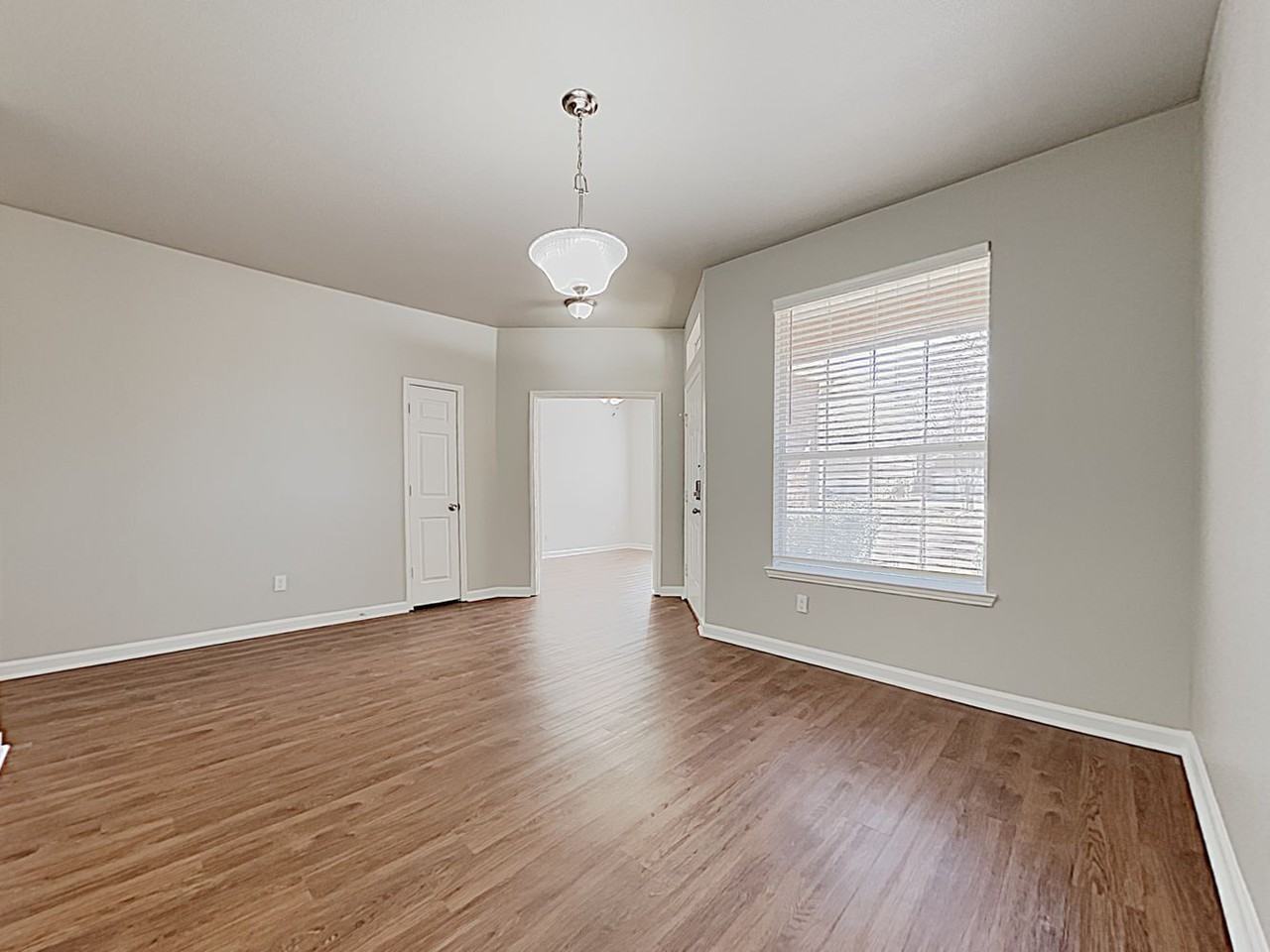 2901 Scott Pl - Photo 3 of 17