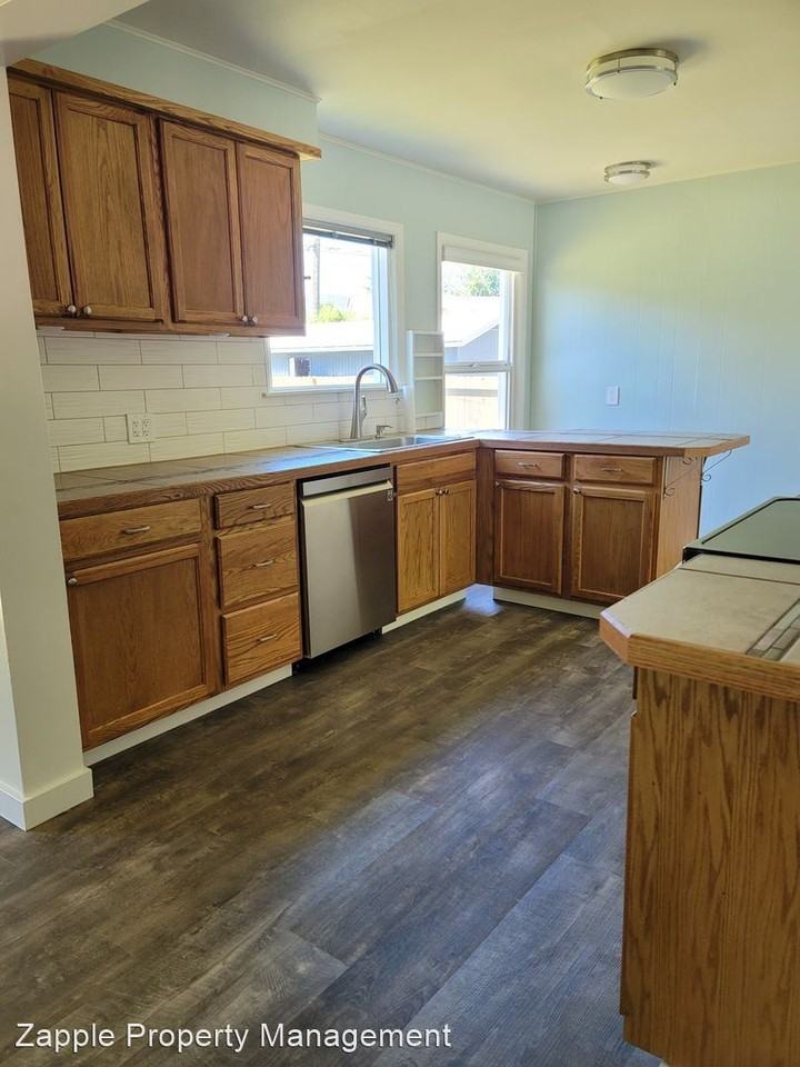 521 W Mission Ave - Photo 3 of 11