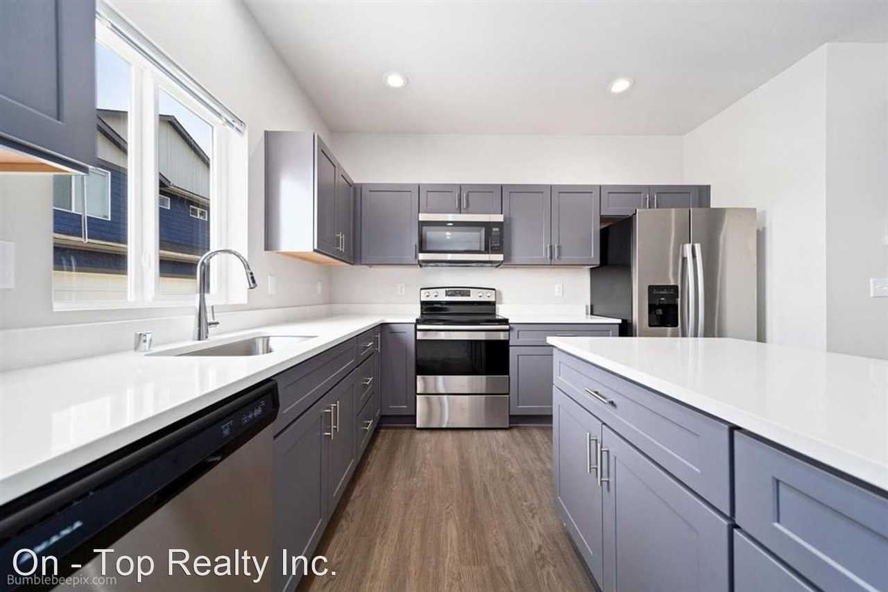 1110/1112 Greenfield Drive - Photo 3 of 15