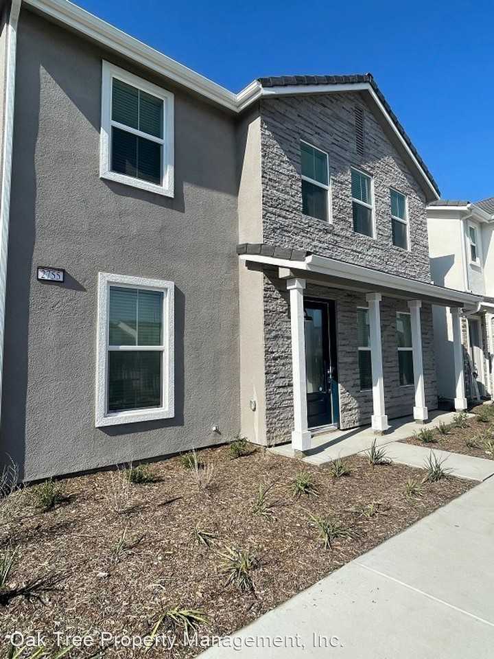 2755 E Teaberry Dr - Photo 2 of 26