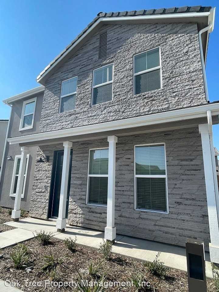 2755 E Teaberry Dr - Photo 3 of 26