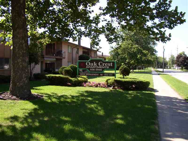 Oak Crest Apartments - Photo 2 of 6