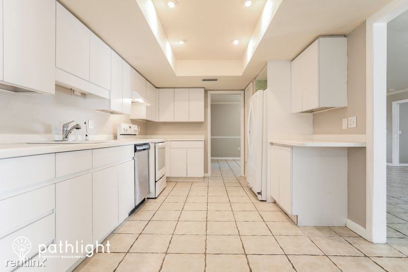 6747 Roxbury Dr - Photo 3 of 17