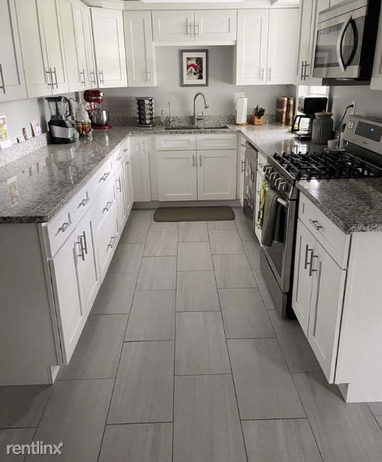 1254 Jamaica Ct - Photo 2 of 12