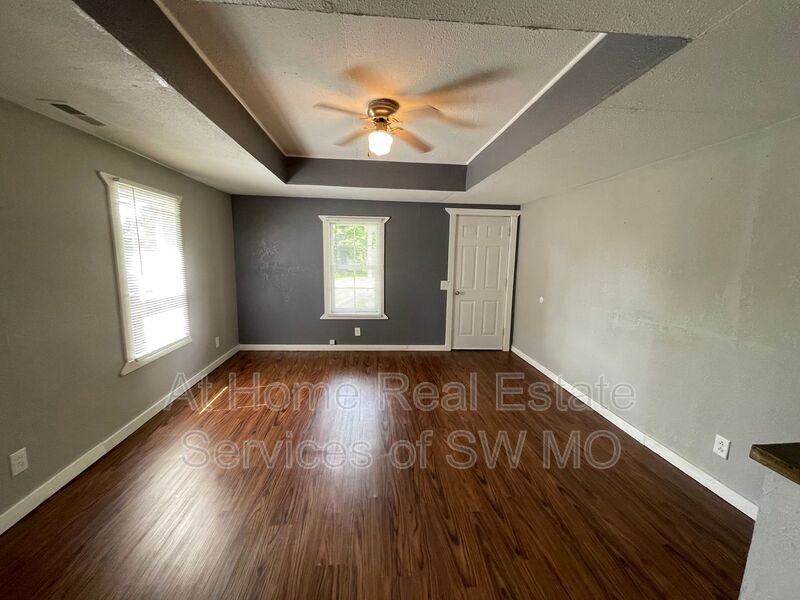 522 W Mchenry St - Photo 2 of 10