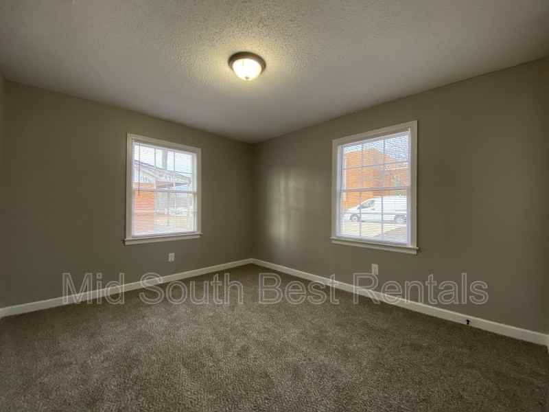 1319 S Jackson St - Photo 2 of 8