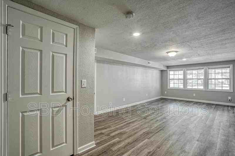 4709 N Main St - Photo 5 of 18
